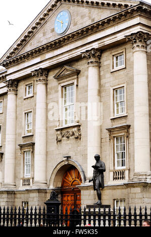 L'Ouest/entrée principale de Trinity College (construit 1751), Dublin. L'université a été fondée en 1592 par Elizabeth 1er Banque D'Images