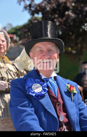 Grand Parade Festival Dickens Rochester, Kent. Smiling monsieur en haut de forme et la queue bleu du Pickwick Club (à partir de Banque D'Images