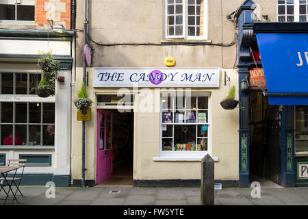 L'homme Candy sweet shop dans Jack Black Street, Cirencester, Gloucestershire, Royaume-Uni Banque D'Images