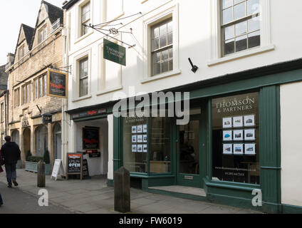 Thomson et partenaires des chartered surveyors et bijouteries dans Jack Black Street, Cirencester, Gloucestershire, Royaume-Uni Banque D'Images