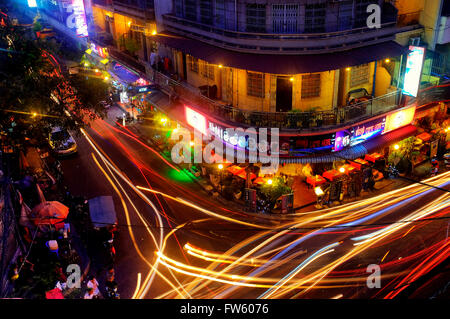 Angle entre la rue Preah Ang Yukantorn Jayavarman nd Street, Phnom Penh, Cambodge Banque D'Images