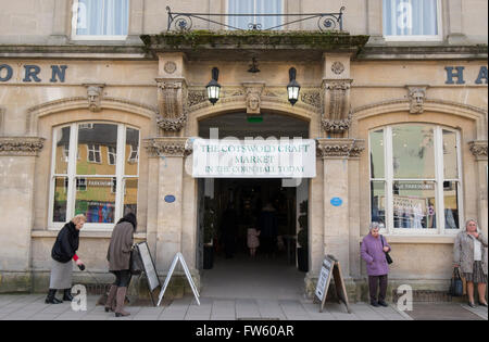 Maïs Maïs rénové hall et salle arcade dans market place, Cirencester, Gloucestershire, Royaume-Uni Banque D'Images