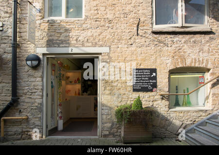 New Brewery Arts Centre, en cour de la brasserie, Cirencester, Gloucestershire, Royaume-Uni Banque D'Images