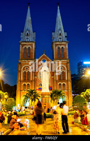 Basilique Cathédrale de Notre Dame de l'Immaculée Conception, Ho Chi Minh City, Vietnam Banque D'Images