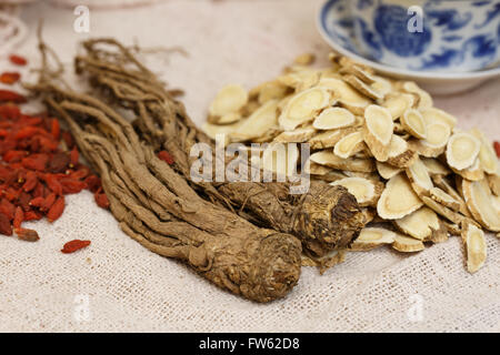 La médecine chinoise， ，herbes nourrissantes toutes sortes d'herbes nourrissantes natures mortes close-up Banque D'Images