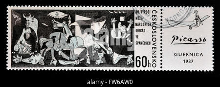 La Tchécoslovaquie - VERS 1966 : un timbre imprimé en Tchécoslovaquie montre la peinture de Pablo Picasso 'Guernica' , vers 1966 Banque D'Images