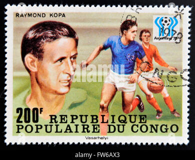 CONGO - circa 1978 : timbre imprimé au Congo dédié à la Coupe du Monde en 1978, l'Argentine montre Raymond Kopa, vers 1978 Banque D'Images