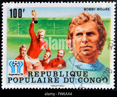 CONGO - circa 1978 : timbre imprimé au Congo dédié à la Coupe du Monde en 1978, l'Argentine montre Bobby Moore, vers 1978 Banque D'Images