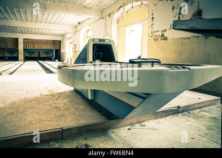 Tarrytown, New York, USA - 17 Février 2016 : Abandon de bowling à l'intérieur du centre de loisirs à l'Hôpital psychiatrique de Rockland Banque D'Images