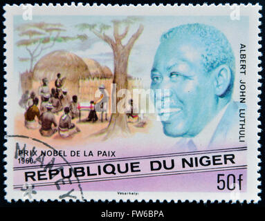 NIGER - circa 1977 : timbre imprimé au Niger montre Prix Nobel de la paix, Albert John Lutuli, vers 1977 Banque D'Images