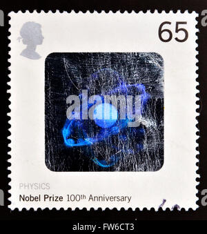Royaume-uni - circa 2001 : timbre imprimé en Grande-Bretagne montre droit d'hologramme de molécule bore commémore le 100e un Banque D'Images