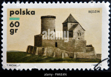 Pologne - circa 1971 : timbre imprimé en Pologne montre un château, Bedzin, vers 1971 Banque D'Images