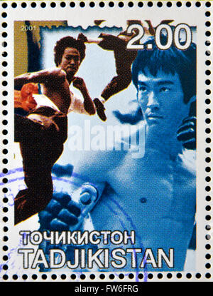 Tadjikistan - circa 2001 : timbres en Tadjikistan montre Bruce Lee, vers 2001 Banque D'Images