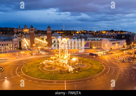 Vue aérienne sur la Placa Espanya et Montjuic Hill avec Musée National d'Art de Catalogne, Barcelone, Espagne Banque D'Images