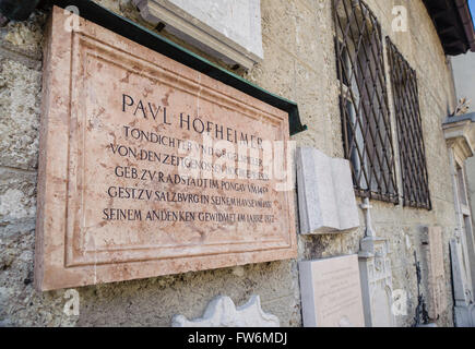 Paul Hofheimer plaque, cimetière de l'abbaye Saint Pierre, Stift Sankt Peter, Salzburg. Compositeur et organiste, né 1459 à Radstadt im Pongau ; meurt dans sa maison de Salzbourg 1537. Banque D'Images