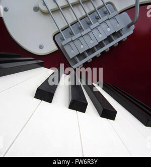 La guitare rock et le clavier de l'Aerosmith ride, Hollywood Studios, Disney, en Floride, USA. Rock 'n' Roller Coaster. Banque D'Images