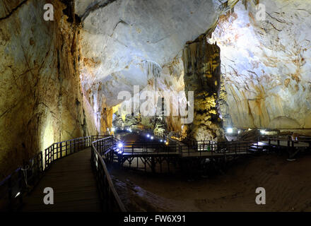 Paradise cave, un étonnant, merveilleux cavern à Bo Trach, Quang Binh, au Vietnam, métro bel endroit pour voyager, patrimoine n Banque D'Images