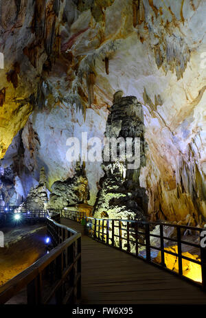 Paradise cave, un étonnant, merveilleux cavern à Bo Trach, Quang Binh, au Vietnam, métro bel endroit pour voyager, patrimoine n Banque D'Images