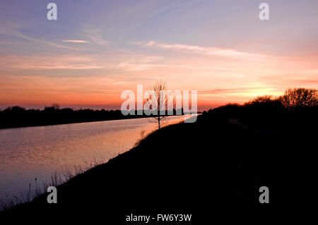 Coucher de soleil sur la rivière Witham Lincolnshire Fens Banque D'Images