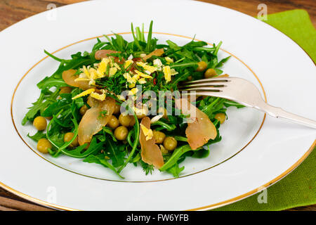 Salade, roquette et poêlée de Pleurotes Banque D'Images