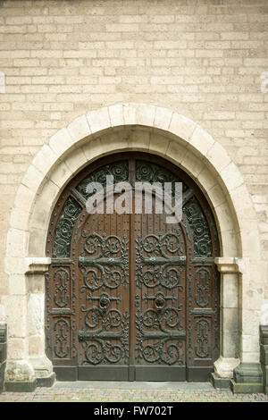 Köln, Quartier Altstadt-Nord, Andreaskloster, Eingangsportal zur romanischen Kirche St. Andreas Banque D'Images