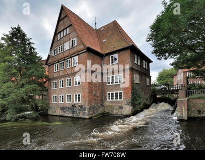 Construction Ratsmuhle sur Ilmenau river, Lunebourg, Allemagne Banque D'Images