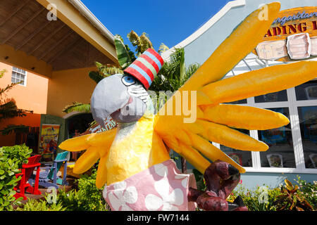 Sculpture Parrot en face de shop sur Grand Turk Turks et Caicos, Bahamas Banque D'Images