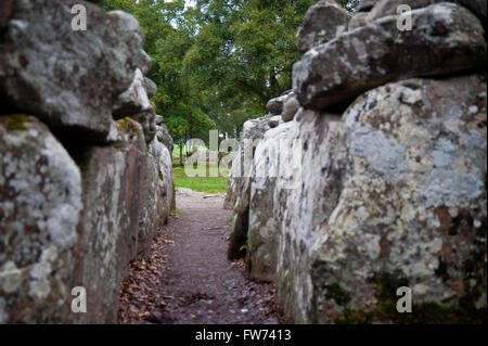 Ouverture d'un cairn au Balnuran chambré de Clava Banque D'Images