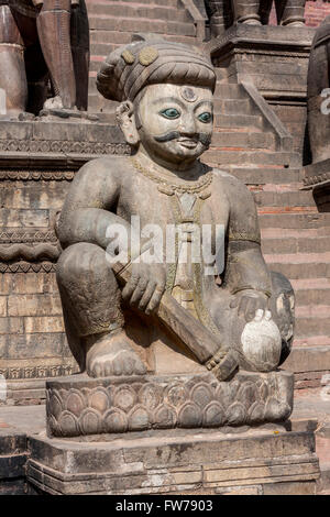 Bhaktapur, Népal. Wrestler-Guardian Jayamel au temple de Nyatapola. Banque D'Images