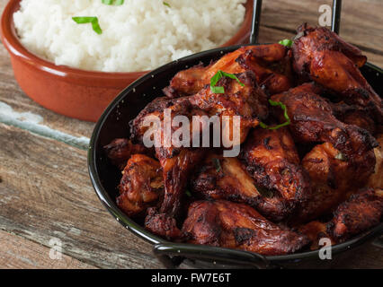 Pilons de poulet Tandoori croustillantes avec Chutney de mangues Banque D'Images