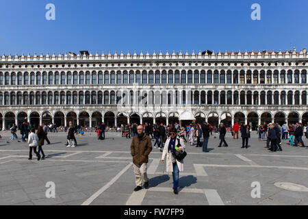 Les sections locales et touristiques à la Piazza San Marco, la principale place publique de Venise, Italie, Banque D'Images