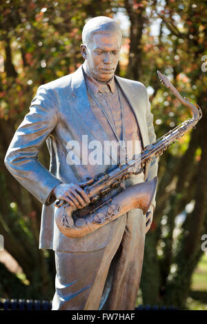 Statue de saxophone jazz grand John Coltrane dans sa ville natale, High Point, Caroline du Nord, USA. Banque D'Images