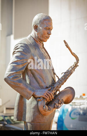 Statue de saxophone jazz grand John Coltrane dans sa ville natale, High Point, Caroline du Nord, USA. Banque D'Images