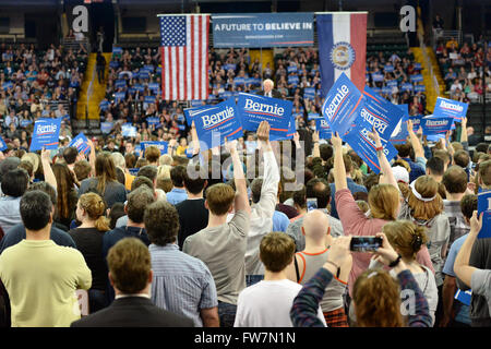 Saint Charles, MO, USA - Le 14 mars 2016 : Le sénateur et le candidat démocrate Bernie Sanders parle au rallye. Banque D'Images