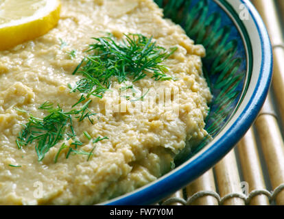 Limon Soslu - Humus humus avec sauce au citron Banque D'Images