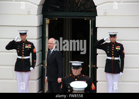 Washington, United States. 01 avr, 2016. Le premier ministre tchèque Bohuslav Sobotka (centre) et plusieurs dizaines de premiers ministres et les présidents ont discuté de la sécurité nucléaire, les récentes attaques terroristes en Belgique et les conflits en Syrie et dans d'autres pays du Moyen-Orient à la Maison Blanche le jeudi soir, le 31 mars 2016. © Martin Weiser/CTK Photo/Alamy Live News Banque D'Images