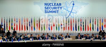 Washington DC, USA. 1er avril 2016. Les dirigeants du monde lors de la session générale de la réunion au sommet sur la sécurité nucléaire 1 Avril, 2016 à Washington, DC. Credit : Planetpix/Alamy Live News Banque D'Images