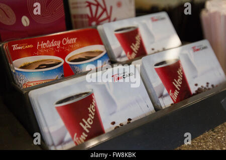 Tasses à café Tim Hortons à la boutique de café Tim Hortons à Napanee, en Ontario, le samedi 6 février 2016. Banque D'Images