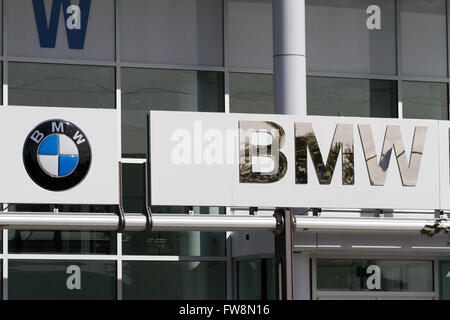 Le Concessionnaire BMW à Kingston (Ont.), le 1 octobre, 2015. Banque D'Images