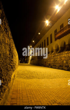 Calle de la Ronda à Cartagena de Indias avant le lever du soleil Banque D'Images