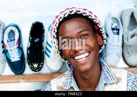 Porttrait de vendeur de rue, à l'est de la CDB, Maseru, Lesotho Banque D'Images