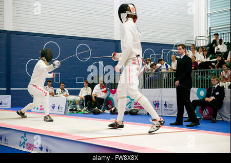 Les écoles britanniques Games 2008, tenue à Bath et Bristol montrant un match d'escrime Banque D'Images