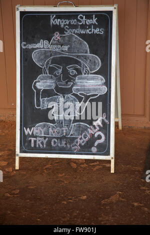 Panneau de menu dans un snack-bar dans l'outback du territoire du nord australien Banque D'Images