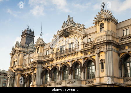 Barcelone, Espagne - 26 août 2014 : Ancien édifice des douanes au Port de Barcelone, fragment de façade Banque D'Images