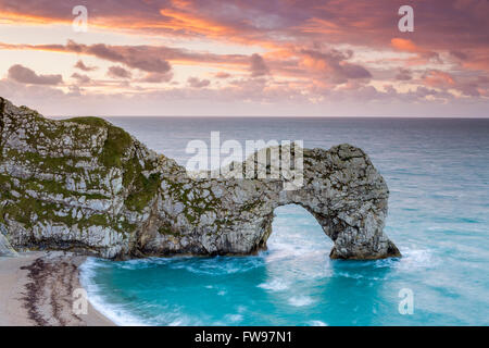 Durdle Door, Côte Jurrasic, Dorset, Angleterre, Royaume-Uni, Europe. Banque D'Images