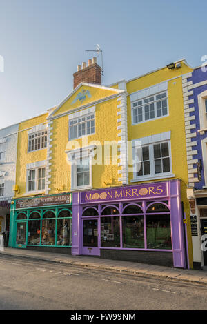 Boutiques - Mystic Garden & Lune Miroirs, Glastonbury, Somerset, Angleterre.Somerset, Angleterre. Banque D'Images