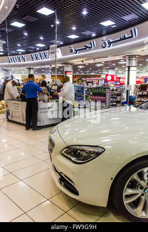 BMW à Bahreïn en franchise de droits, l'Aéroport International de Bahreïn, Bahreïn Banque D'Images