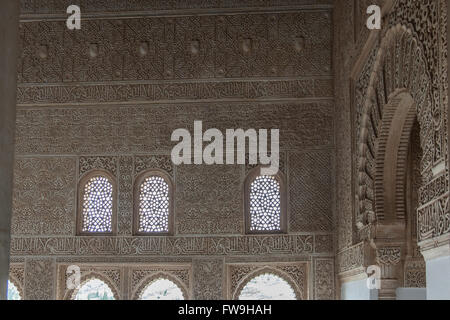 Ornements de style mauresque de l'Alhambra Palace Royal Islamique, Granada, Espagne. Banque D'Images