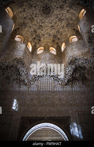 Ornements de style mauresque de l'Alhambra Palace Royal Islamique, Granada, Espagne. Banque D'Images