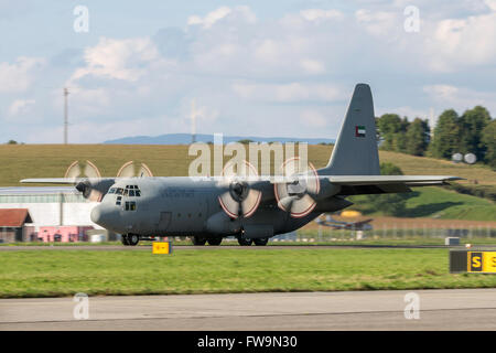 Lockheed C-130 (L-100-30) de transport Hercules de l'Emirats arabes unis (EAU) de la Force aérienne. Banque D'Images